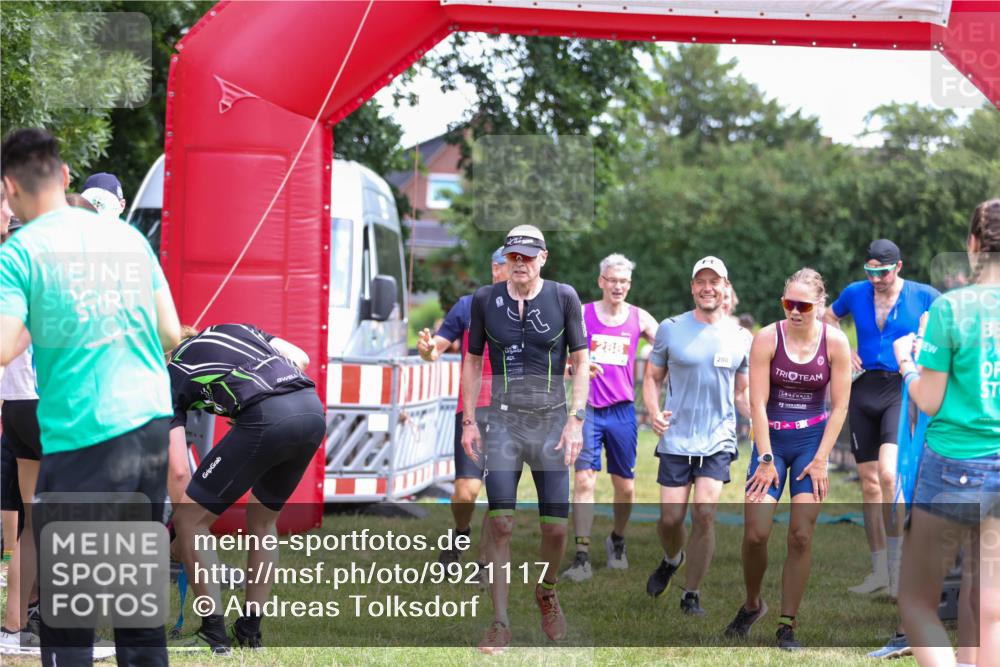 21.06.2026 - 29. Vierlanden-Triathlon Andreas Tolksdorf http://msf.ph/oto/9921117 21.06.2026 13:24:23 Ziel 288, 628, 643, 652, 680, 777, 985 meine-sportfotos.de