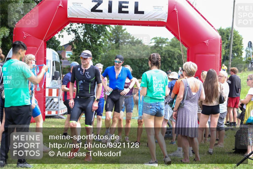 21.06.2026 - 29. Vierlanden-Triathlon Andreas Tolksdorf http://msf.ph/oto/9921128 21.06.2026 13:24:26 Ziel 288, 628, 643, 652, 680, 985 meine-sportfotos.de