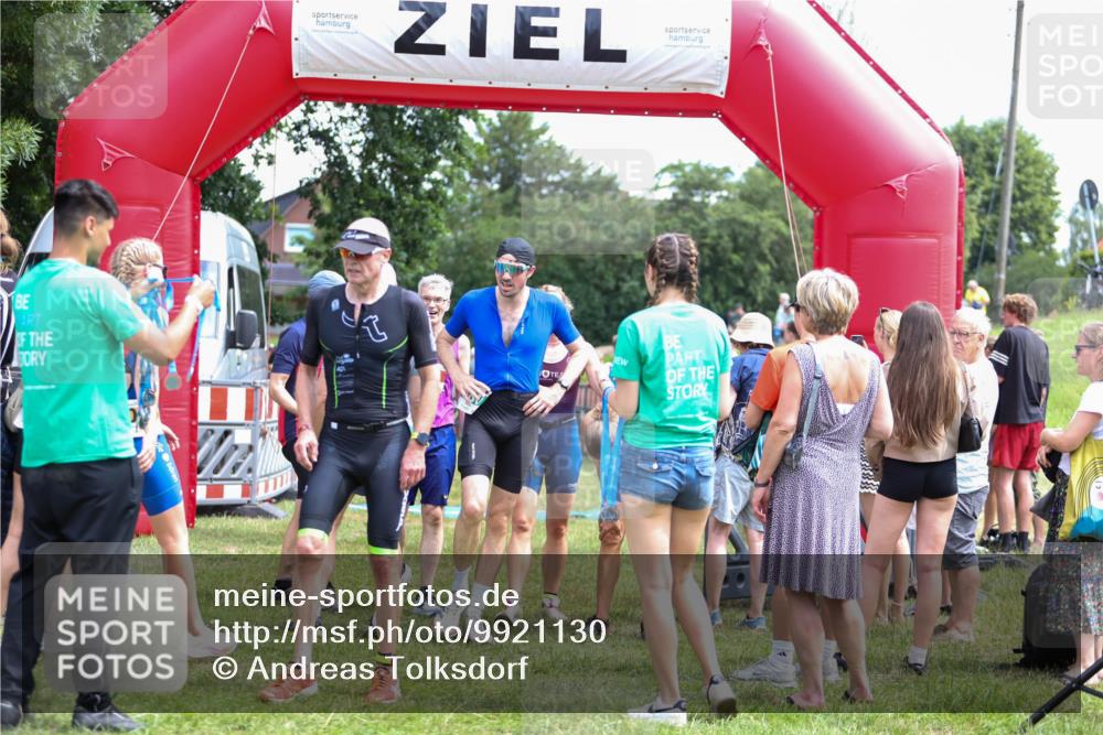 21.06.2026 - 29. Vierlanden-Triathlon Andreas Tolksdorf http://msf.ph/oto/9921130 21.06.2026 13:24:26 Ziel 288, 628, 643, 652, 680, 985 meine-sportfotos.de