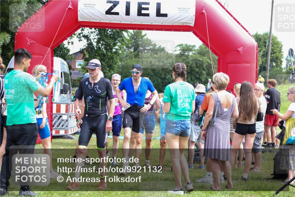 21.06.2026 - 29. Vierlanden-Triathlon Andreas Tolksdorf http://msf.ph/oto/9921132 21.06.2026 13:24:26 Ziel 288, 628, 643, 652, 680, 985 meine-sportfotos.de