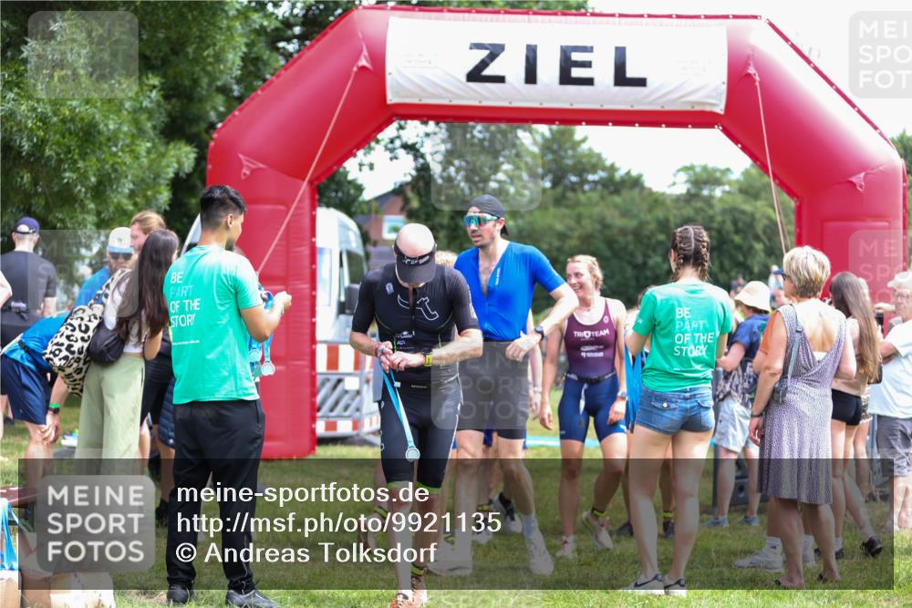 21.06.2026 - 29. Vierlanden-Triathlon Andreas Tolksdorf http://msf.ph/oto/9921135 21.06.2026 13:24:28 Ziel 628, 643, 652, 985 meine-sportfotos.de
