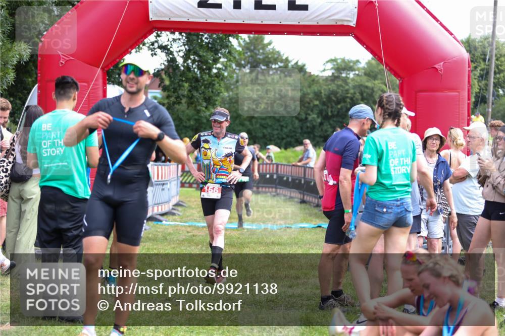 21.06.2026 - 29. Vierlanden-Triathlon Andreas Tolksdorf http://msf.ph/oto/9921138 21.06.2026 13:24:58 Ziel 717 meine-sportfotos.de
