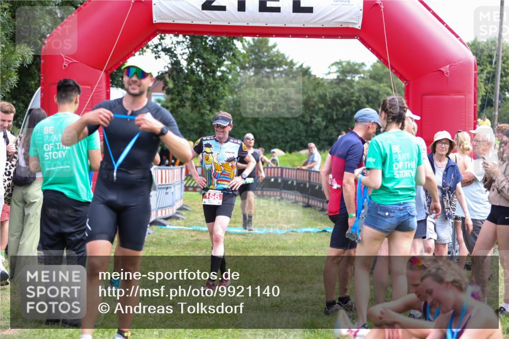 21.06.2026 - 29. Vierlanden-Triathlon Andreas Tolksdorf http://msf.ph/oto/9921140 21.06.2026 13:24:58 Ziel 717 meine-sportfotos.de