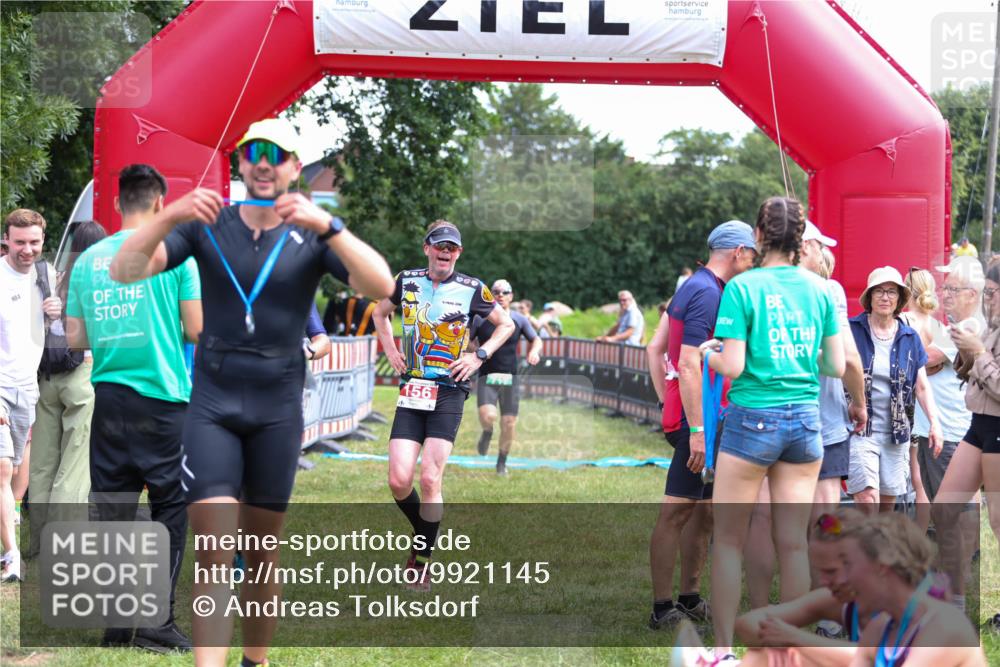 21.06.2026 - 29. Vierlanden-Triathlon Andreas Tolksdorf http://msf.ph/oto/9921145 21.06.2026 13:24:58 Ziel 717 meine-sportfotos.de
