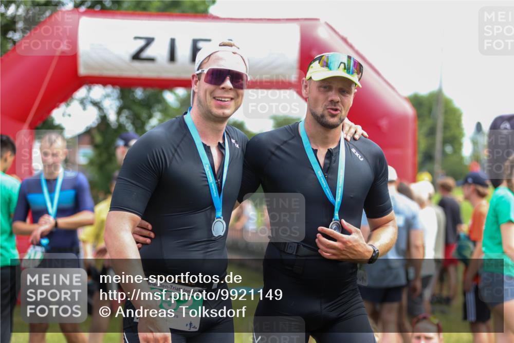 21.06.2026 - 29. Vierlanden-Triathlon Andreas Tolksdorf http://msf.ph/oto/9921149 21.06.2026 13:25:11 Ziel 994 meine-sportfotos.de