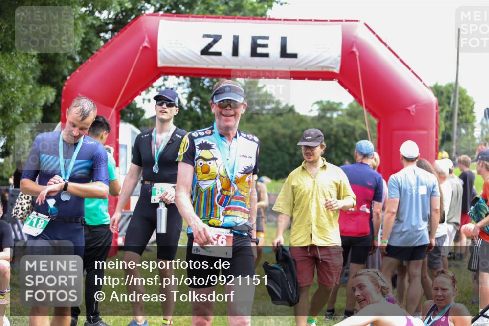 21.06.2026 - 29. Vierlanden-Triathlon Andreas Tolksdorf http://msf.ph/oto/9921151 21.06.2026 13:25:14 Ziel 994 meine-sportfotos.de