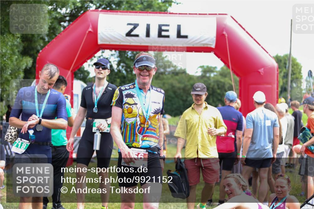 21.06.2026 - 29. Vierlanden-Triathlon Andreas Tolksdorf http://msf.ph/oto/9921152 21.06.2026 13:25:14 Ziel 994 meine-sportfotos.de