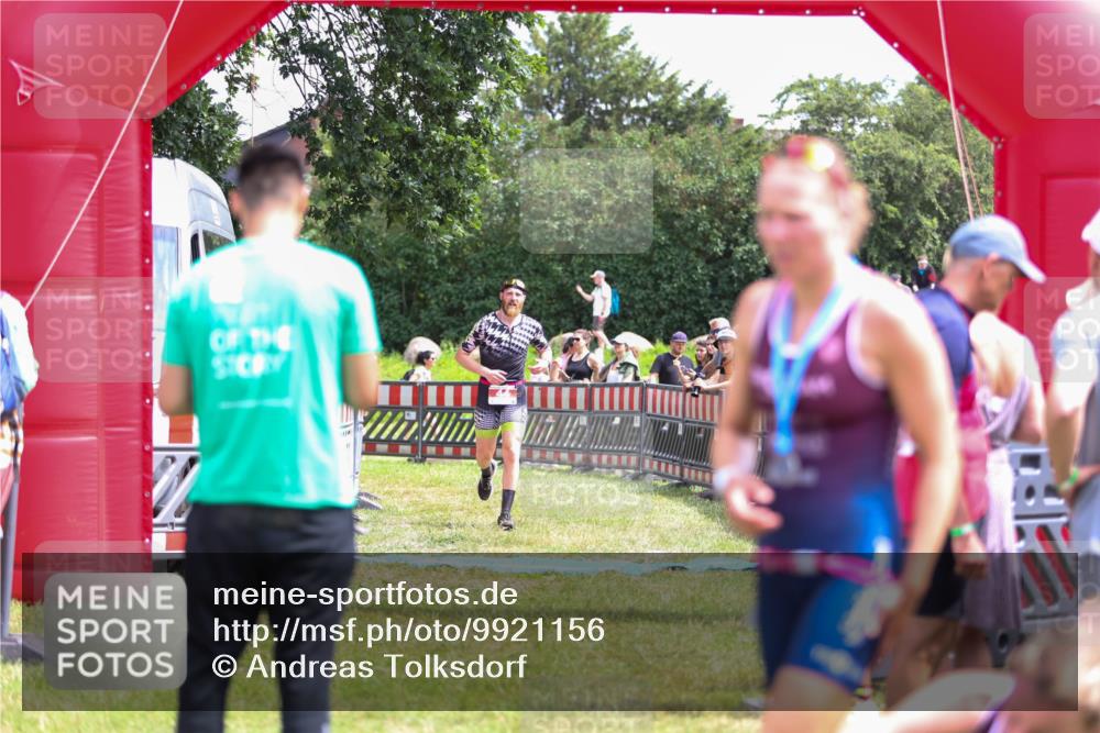 21.06.2026 - 29. Vierlanden-Triathlon Andreas Tolksdorf http://msf.ph/oto/9921156 21.06.2026 13:25:44 Ziel 44 meine-sportfotos.de