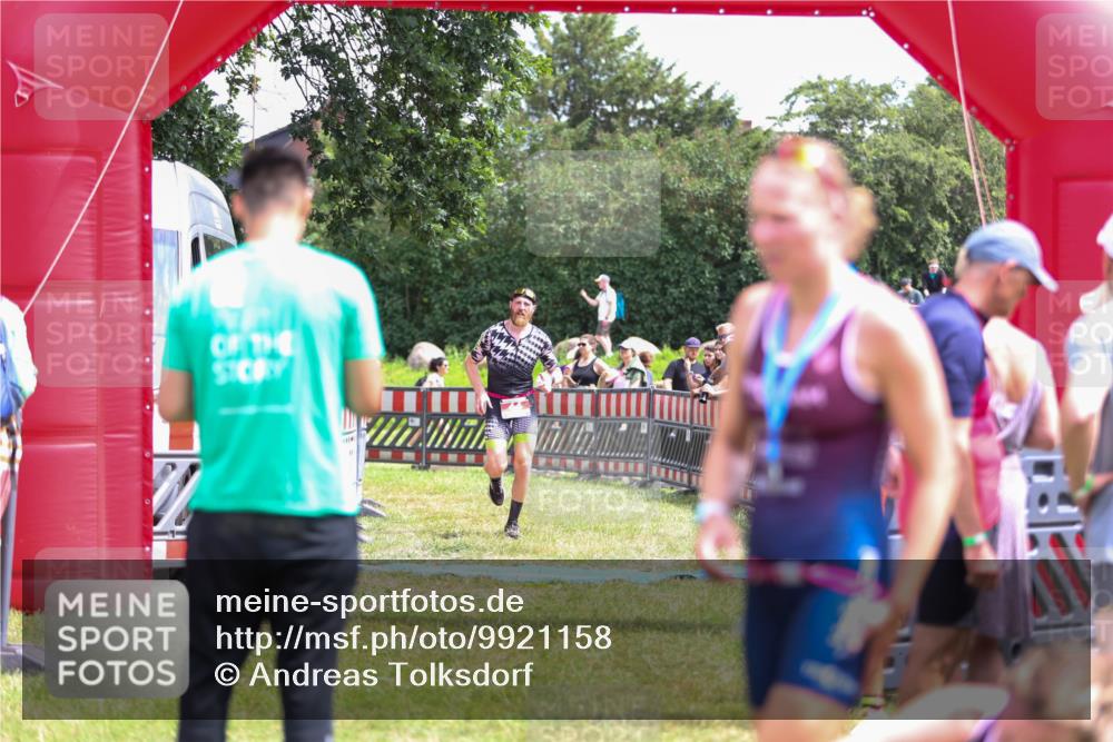 21.06.2026 - 29. Vierlanden-Triathlon Andreas Tolksdorf http://msf.ph/oto/9921158 21.06.2026 13:25:44 Ziel 44 meine-sportfotos.de