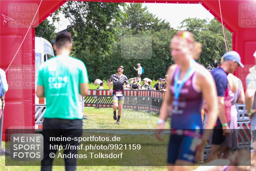 21.06.2026 - 29. Vierlanden-Triathlon Andreas Tolksdorf http://msf.ph/oto/9921159 21.06.2026 13:25:44 Ziel 44 meine-sportfotos.de