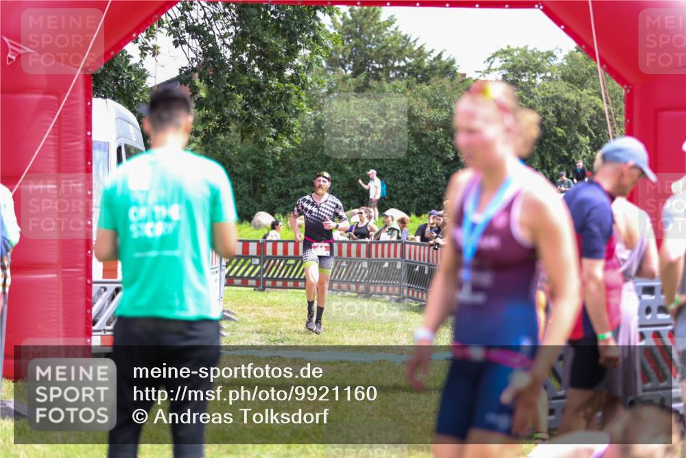 21.06.2026 - 29. Vierlanden-Triathlon Andreas Tolksdorf http://msf.ph/oto/9921160 21.06.2026 13:25:44 Ziel 44 meine-sportfotos.de