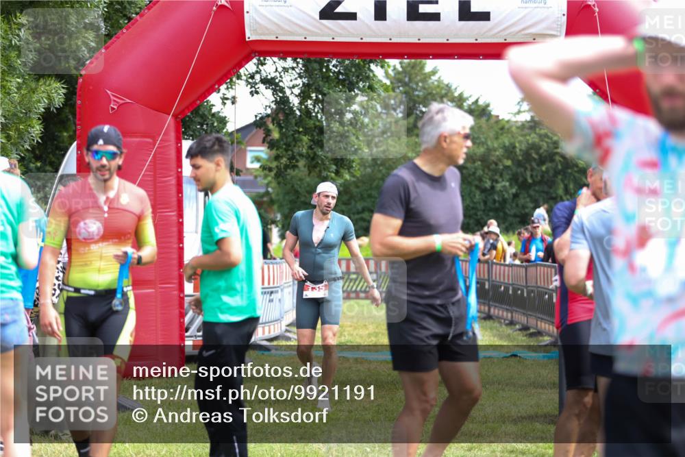 21.06.2026 - 29. Vierlanden-Triathlon Andreas Tolksdorf http://msf.ph/oto/9921191 21.06.2026 13:26:21 Ziel 135 meine-sportfotos.de