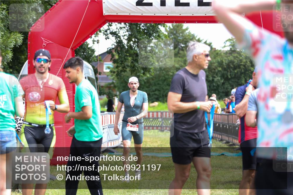 21.06.2026 - 29. Vierlanden-Triathlon Andreas Tolksdorf http://msf.ph/oto/9921197 21.06.2026 13:26:21 Ziel 135 meine-sportfotos.de