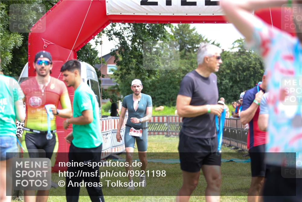 21.06.2026 - 29. Vierlanden-Triathlon Andreas Tolksdorf http://msf.ph/oto/9921198 21.06.2026 13:26:21 Ziel 135 meine-sportfotos.de