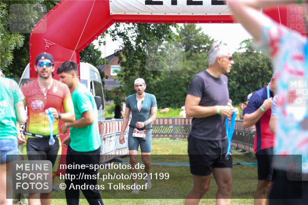 21.06.2026 - 29. Vierlanden-Triathlon Andreas Tolksdorf http://msf.ph/oto/9921199 21.06.2026 13:26:22 Ziel 135 meine-sportfotos.de