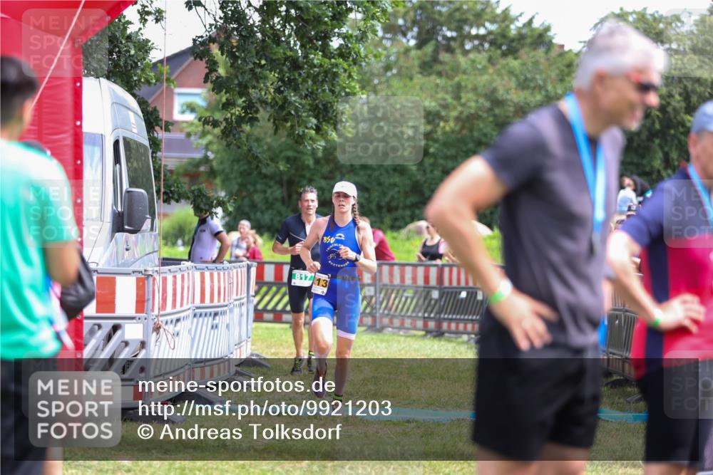 21.06.2026 - 29. Vierlanden-Triathlon Andreas Tolksdorf http://msf.ph/oto/9921203 21.06.2026 13:26:36 Ziel 817, 1013 meine-sportfotos.de
