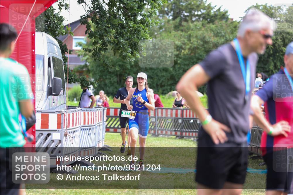 21.06.2026 - 29. Vierlanden-Triathlon Andreas Tolksdorf http://msf.ph/oto/9921204 21.06.2026 13:26:36 Ziel 817, 1013 meine-sportfotos.de