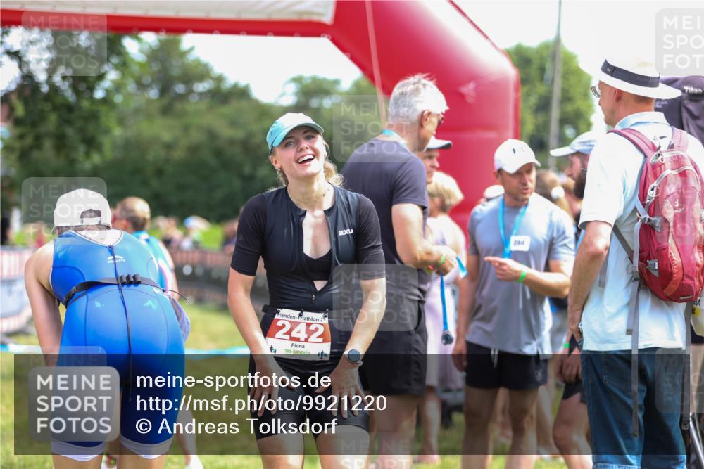 21.06.2026 - 29. Vierlanden-Triathlon Andreas Tolksdorf http://msf.ph/oto/9921220 21.06.2026 13:27:05 Ziel 242 meine-sportfotos.de
