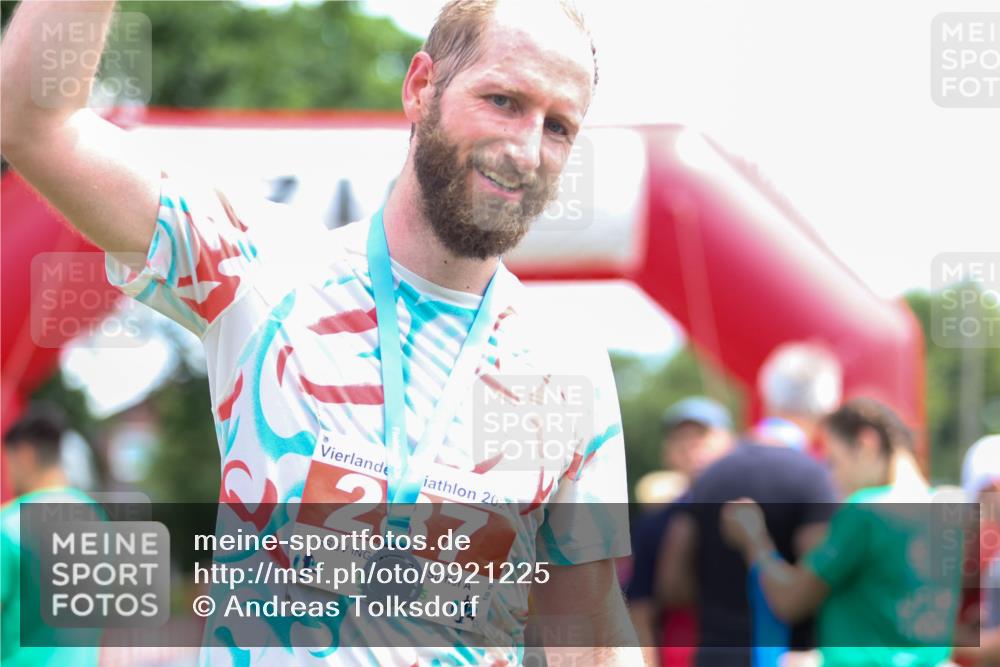 21.06.2026 - 29. Vierlanden-Triathlon Andreas Tolksdorf http://msf.ph/oto/9921225 21.06.2026 13:27:35 Ziel 727, 995, 1015 meine-sportfotos.de