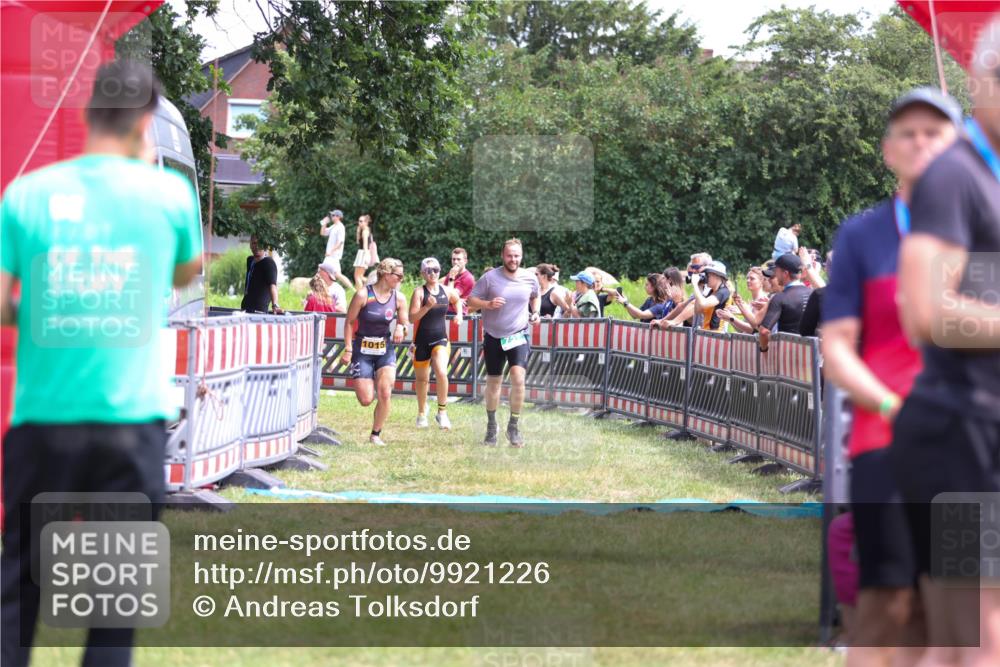21.06.2026 - 29. Vierlanden-Triathlon Andreas Tolksdorf http://msf.ph/oto/9921226 21.06.2026 13:27:41 Ziel 727, 990, 995, 1015 meine-sportfotos.de