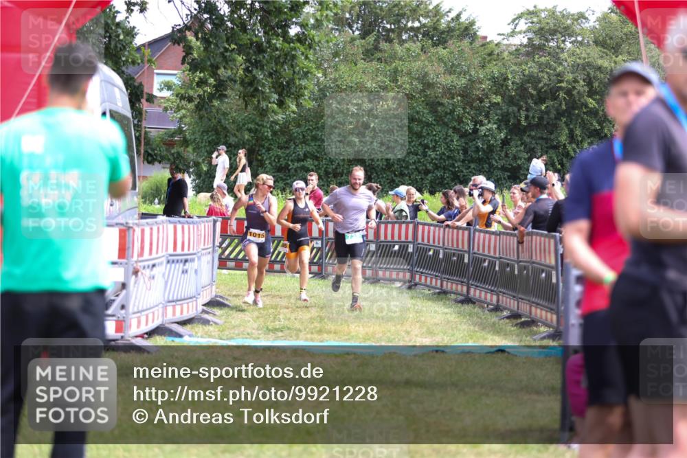 21.06.2026 - 29. Vierlanden-Triathlon Andreas Tolksdorf http://msf.ph/oto/9921228 21.06.2026 13:27:41 Ziel 727, 990, 995, 1015 meine-sportfotos.de