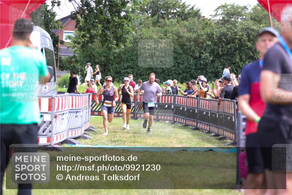 21.06.2026 - 29. Vierlanden-Triathlon Andreas Tolksdorf http://msf.ph/oto/9921230 21.06.2026 13:27:41 Ziel 727, 990, 995, 1015 meine-sportfotos.de