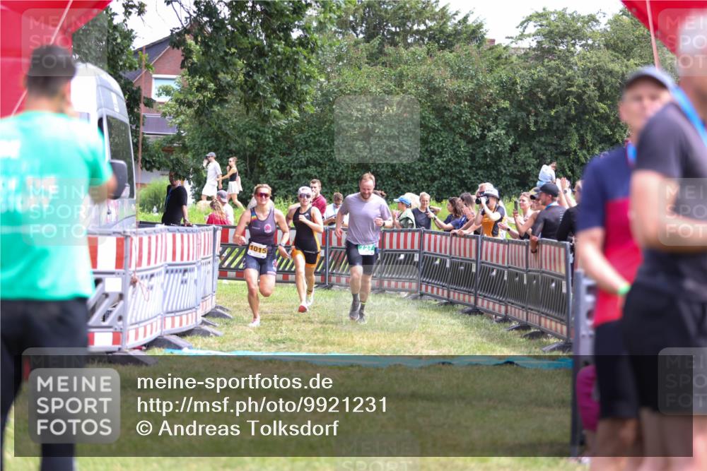 21.06.2026 - 29. Vierlanden-Triathlon Andreas Tolksdorf http://msf.ph/oto/9921231 21.06.2026 13:27:41 Ziel 727, 990, 995, 1015 meine-sportfotos.de