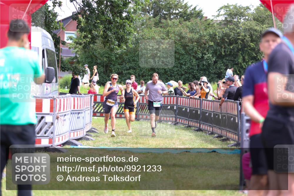 21.06.2026 - 29. Vierlanden-Triathlon Andreas Tolksdorf http://msf.ph/oto/9921233 21.06.2026 13:27:41 Ziel 727, 990, 995, 1015 meine-sportfotos.de