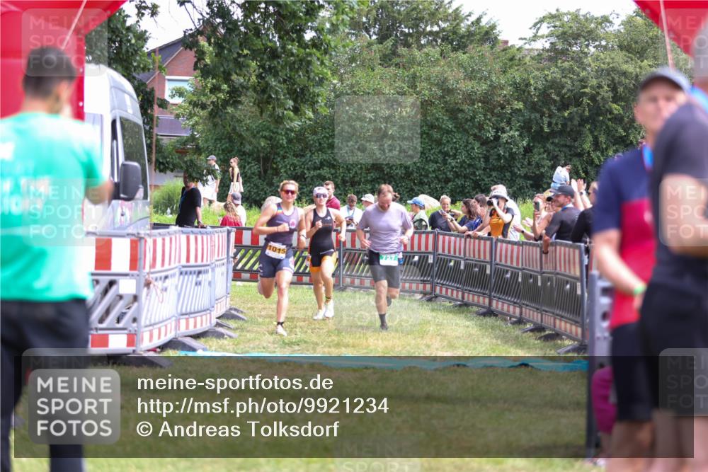 21.06.2026 - 29. Vierlanden-Triathlon Andreas Tolksdorf http://msf.ph/oto/9921234 21.06.2026 13:27:41 Ziel 727, 990, 995, 1015 meine-sportfotos.de