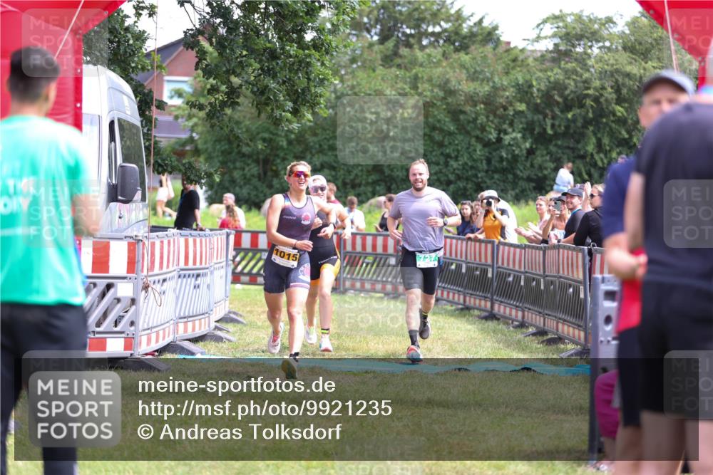 21.06.2026 - 29. Vierlanden-Triathlon Andreas Tolksdorf http://msf.ph/oto/9921235 21.06.2026 13:27:43 Ziel 727, 990, 995, 1015 meine-sportfotos.de