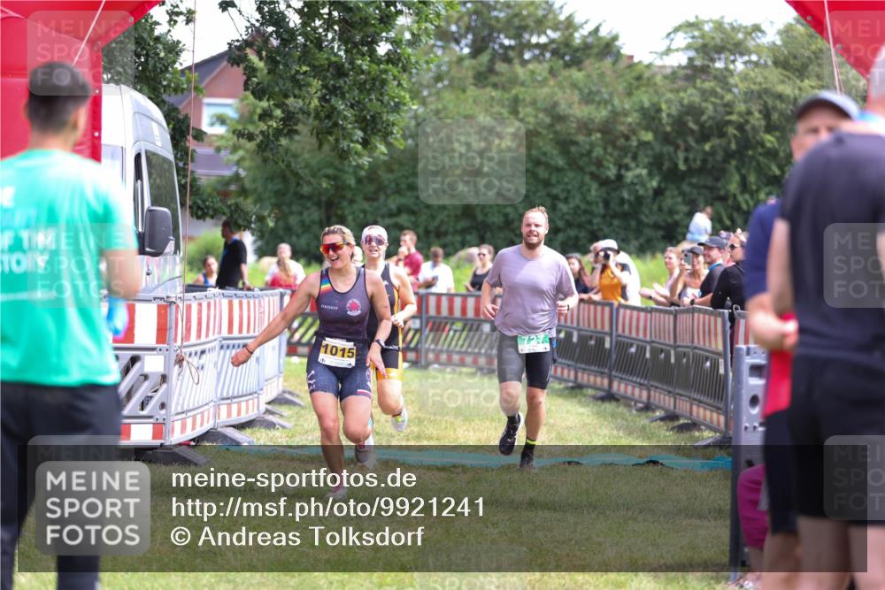 21.06.2026 - 29. Vierlanden-Triathlon Andreas Tolksdorf http://msf.ph/oto/9921241 21.06.2026 13:27:43 Ziel 727, 990, 995, 1015 meine-sportfotos.de