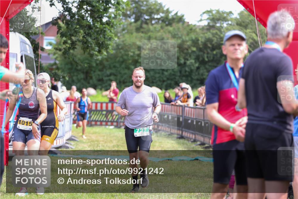 21.06.2026 - 29. Vierlanden-Triathlon Andreas Tolksdorf http://msf.ph/oto/9921242 21.06.2026 13:27:45 Ziel 727, 990, 995, 1015 meine-sportfotos.de