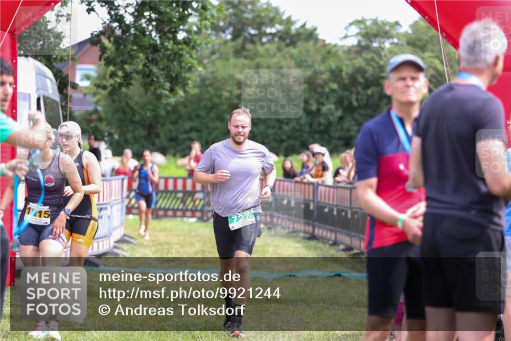 21.06.2026 - 29. Vierlanden-Triathlon Andreas Tolksdorf http://msf.ph/oto/9921244 21.06.2026 13:27:45 Ziel 727, 990, 995, 1015 meine-sportfotos.de