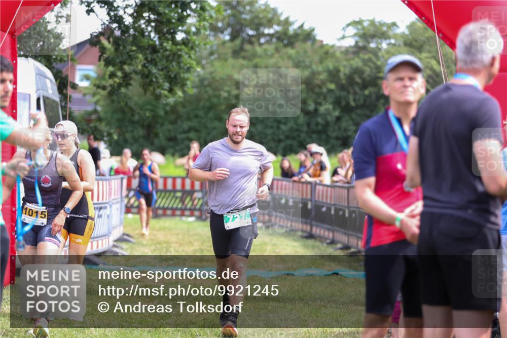 21.06.2026 - 29. Vierlanden-Triathlon Andreas Tolksdorf http://msf.ph/oto/9921245 21.06.2026 13:27:45 Ziel 727, 990, 995, 1015 meine-sportfotos.de