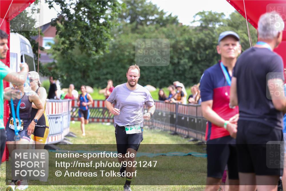 21.06.2026 - 29. Vierlanden-Triathlon Andreas Tolksdorf http://msf.ph/oto/9921247 21.06.2026 13:27:46 Ziel 727, 990, 995, 1015 meine-sportfotos.de