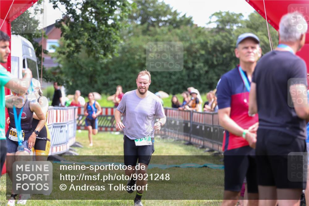 21.06.2026 - 29. Vierlanden-Triathlon Andreas Tolksdorf http://msf.ph/oto/9921248 21.06.2026 13:27:46 Ziel 727, 990, 995, 1015 meine-sportfotos.de