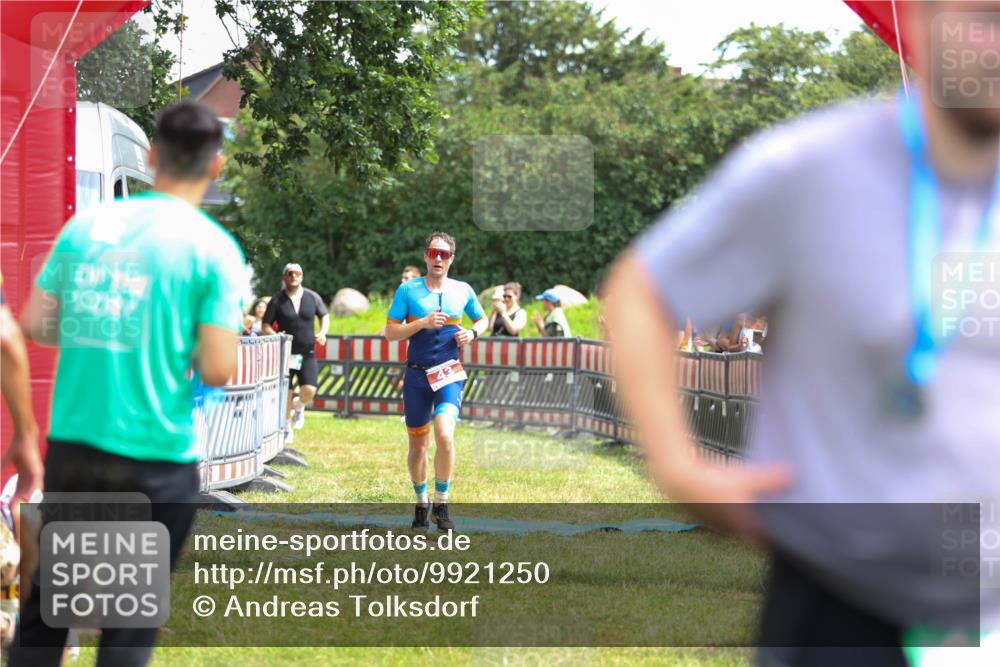 21.06.2026 - 29. Vierlanden-Triathlon Andreas Tolksdorf http://msf.ph/oto/9921250 21.06.2026 13:28:01 Ziel 43, 724 meine-sportfotos.de