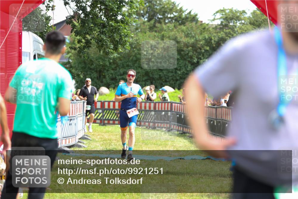 21.06.2026 - 29. Vierlanden-Triathlon Andreas Tolksdorf http://msf.ph/oto/9921251 21.06.2026 13:28:01 Ziel 43, 724 meine-sportfotos.de