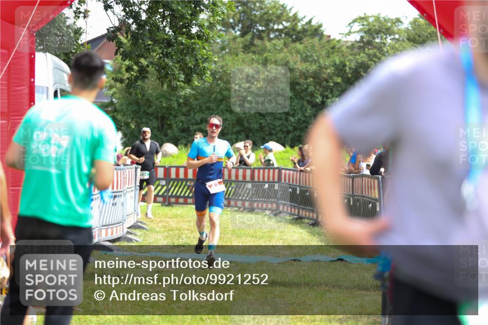 21.06.2026 - 29. Vierlanden-Triathlon Andreas Tolksdorf http://msf.ph/oto/9921252 21.06.2026 13:28:01 Ziel 43, 724 meine-sportfotos.de