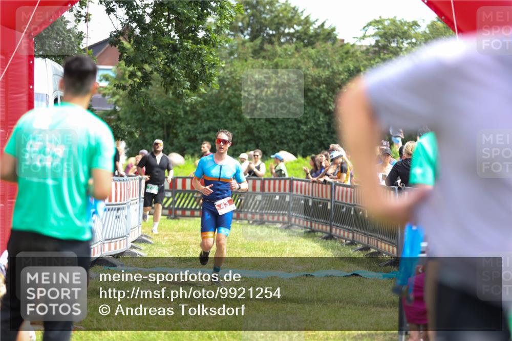 21.06.2026 - 29. Vierlanden-Triathlon Andreas Tolksdorf http://msf.ph/oto/9921254 21.06.2026 13:28:01 Ziel 43, 724 meine-sportfotos.de