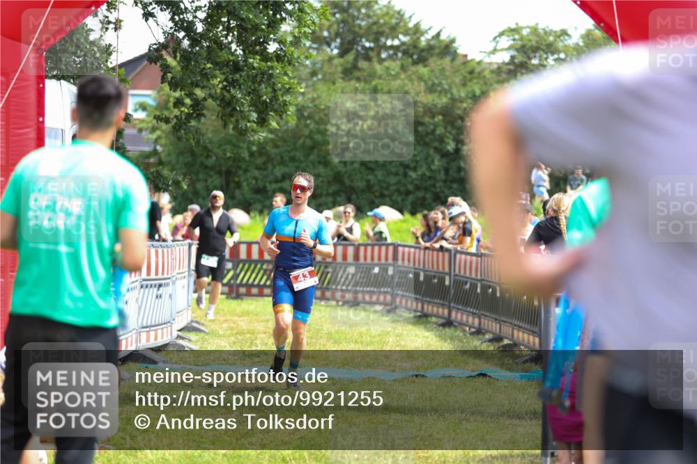 21.06.2026 - 29. Vierlanden-Triathlon Andreas Tolksdorf http://msf.ph/oto/9921255 21.06.2026 13:28:01 Ziel 43, 724 meine-sportfotos.de
