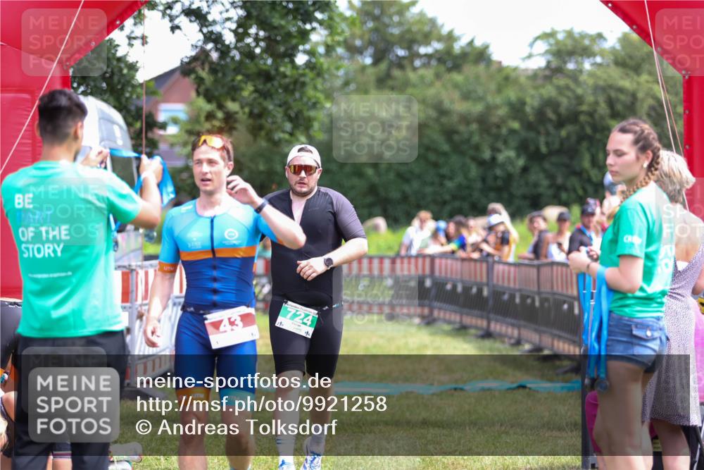 21.06.2026 - 29. Vierlanden-Triathlon Andreas Tolksdorf http://msf.ph/oto/9921258 21.06.2026 13:28:07 Ziel 724, 1020 meine-sportfotos.de