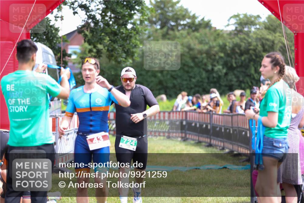 21.06.2026 - 29. Vierlanden-Triathlon Andreas Tolksdorf http://msf.ph/oto/9921259 21.06.2026 13:28:07 Ziel 724, 1020 meine-sportfotos.de