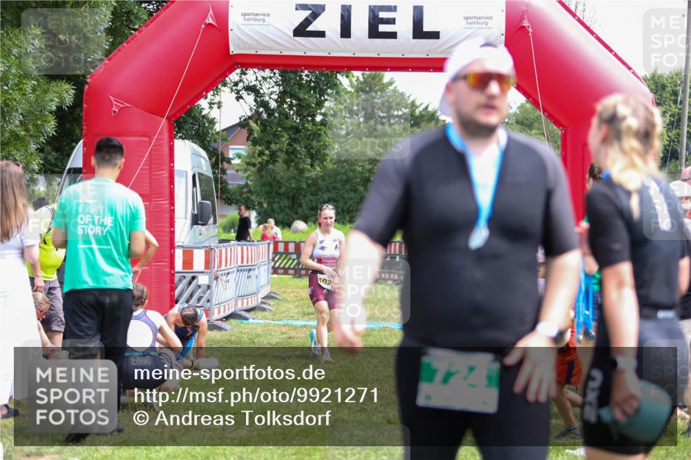 21.06.2026 - 29. Vierlanden-Triathlon Andreas Tolksdorf http://msf.ph/oto/9921271 21.06.2026 13:28:16 Ziel 835, 1020 meine-sportfotos.de