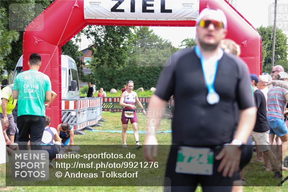21.06.2026 - 29. Vierlanden-Triathlon Andreas Tolksdorf http://msf.ph/oto/9921276 21.06.2026 13:28:16 Ziel 835, 1020 meine-sportfotos.de