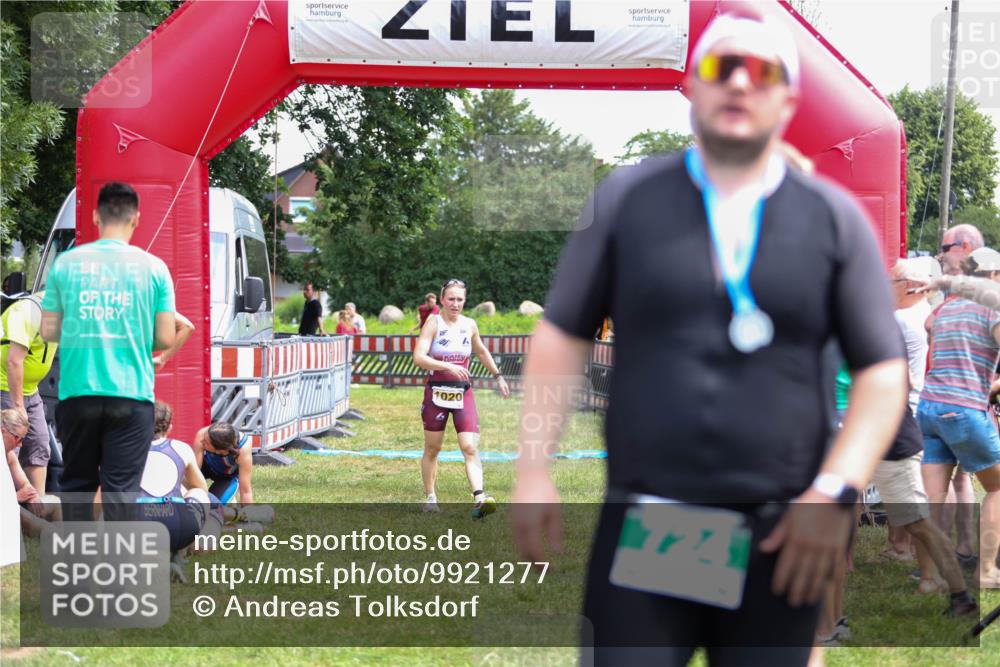 21.06.2026 - 29. Vierlanden-Triathlon Andreas Tolksdorf http://msf.ph/oto/9921277 21.06.2026 13:28:16 Ziel 835, 1020 meine-sportfotos.de