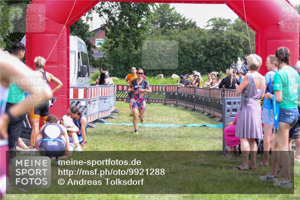21.06.2026 - 29. Vierlanden-Triathlon Andreas Tolksdorf http://msf.ph/oto/9921288 21.06.2026 13:28:28 Ziel 38, 684, 835, 1009 meine-sportfotos.de