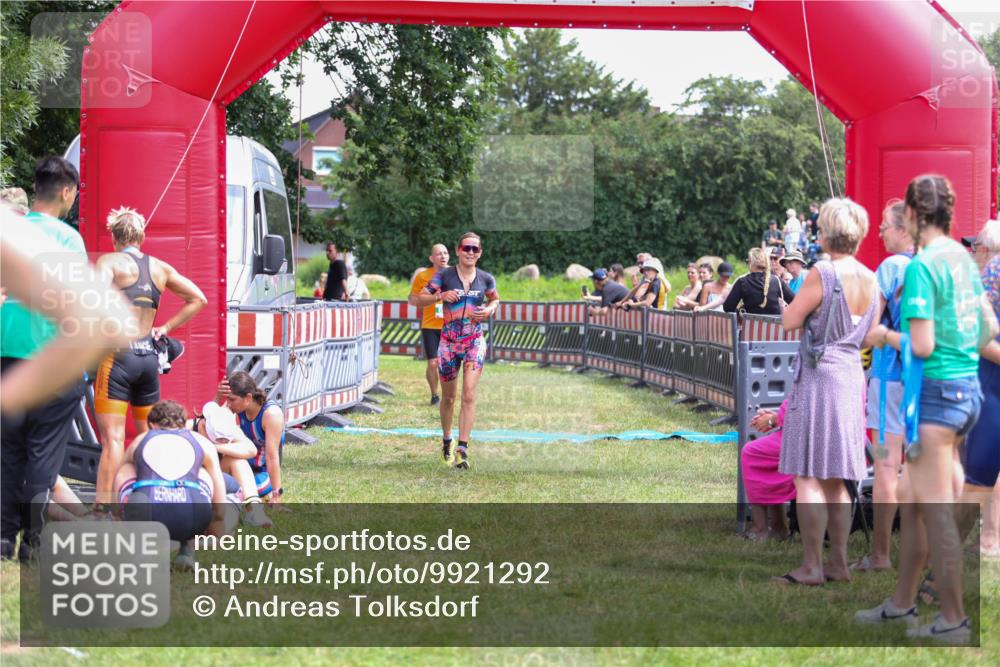 21.06.2026 - 29. Vierlanden-Triathlon Andreas Tolksdorf http://msf.ph/oto/9921292 21.06.2026 13:28:28 Ziel 38, 684, 835, 1009 meine-sportfotos.de