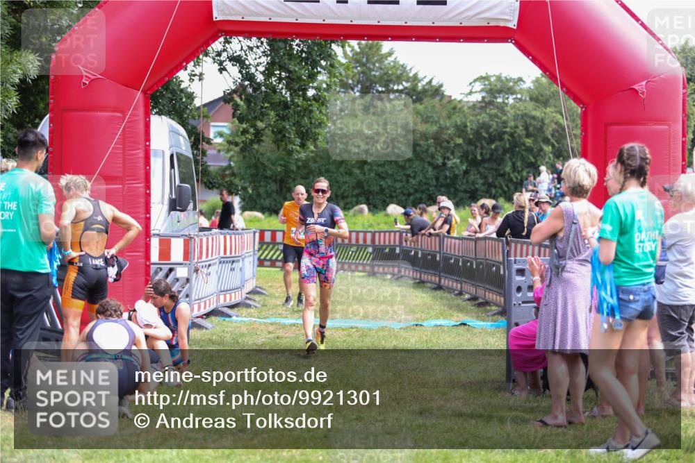 21.06.2026 - 29. Vierlanden-Triathlon Andreas Tolksdorf http://msf.ph/oto/9921301 21.06.2026 13:28:28 Ziel 38, 684, 835, 1009 meine-sportfotos.de