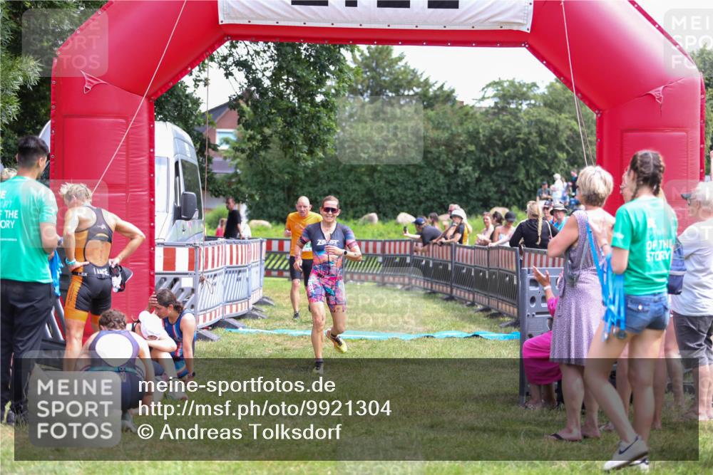 21.06.2026 - 29. Vierlanden-Triathlon Andreas Tolksdorf http://msf.ph/oto/9921304 21.06.2026 13:28:28 Ziel 38, 684, 835, 1009 meine-sportfotos.de
